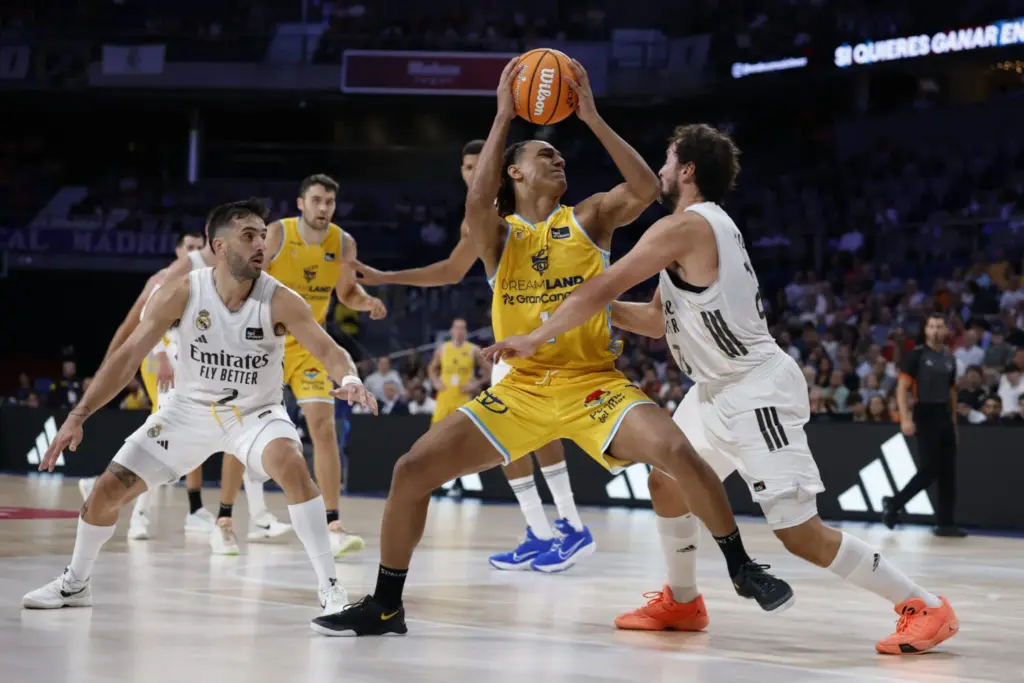 Mucho acierto en los triples del equipo del Real Madrid dificultaron las opciones del Dreamland Gran Canaria / CB Gran Canaria