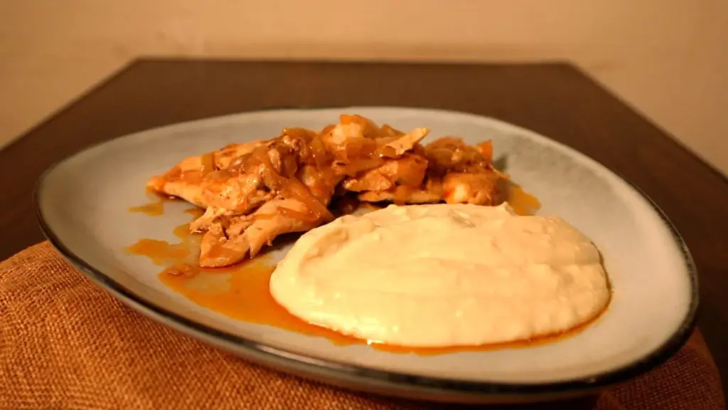 Escabeche de gallo con puré de colifor | La receta 'Como en casa' de RTVC