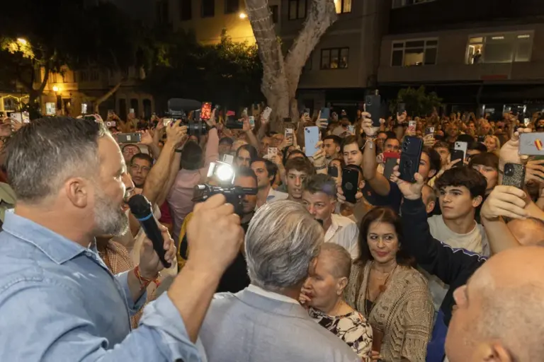 Abren diligencias por posible exaltación del franquismo durante la visita de Abascal a La Laguna