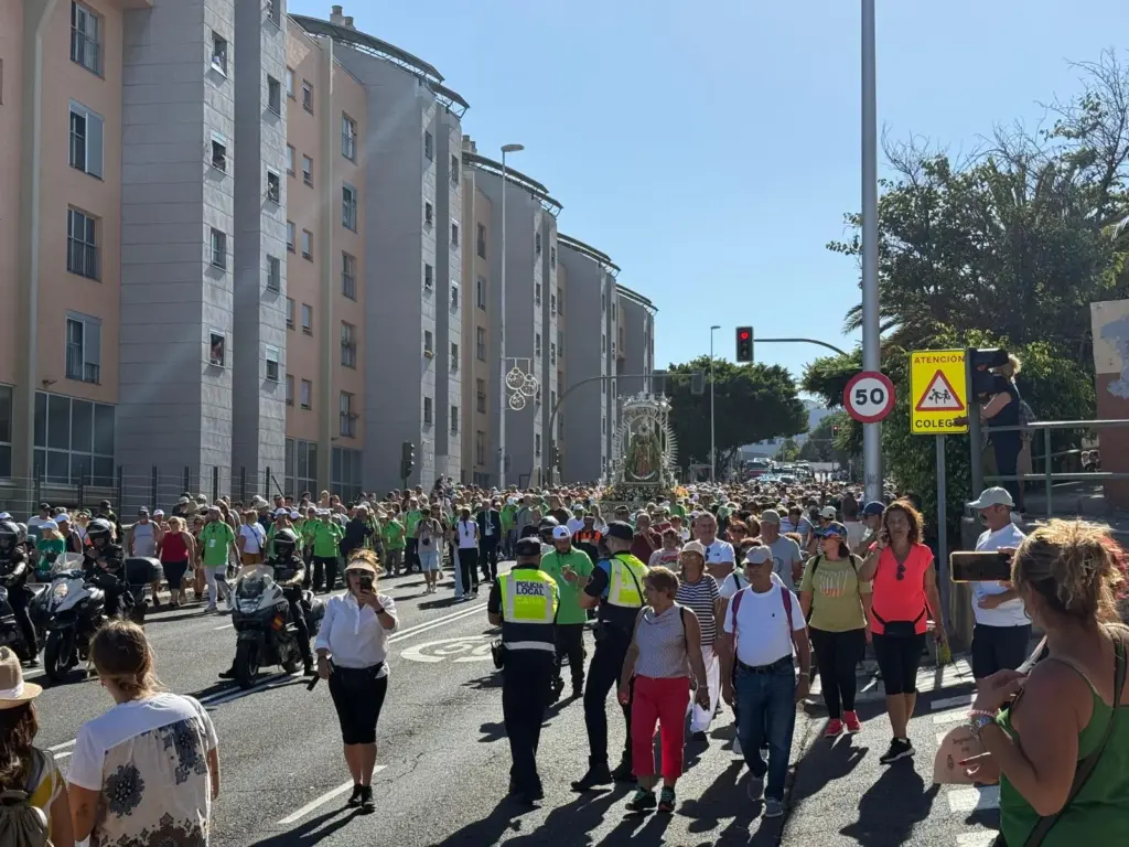 La Virgen de Candelaria continúa su camino a Santa Cruz de Tenerife