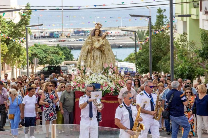 Procesión de la Venerada Virgen por Puerto del Rosario