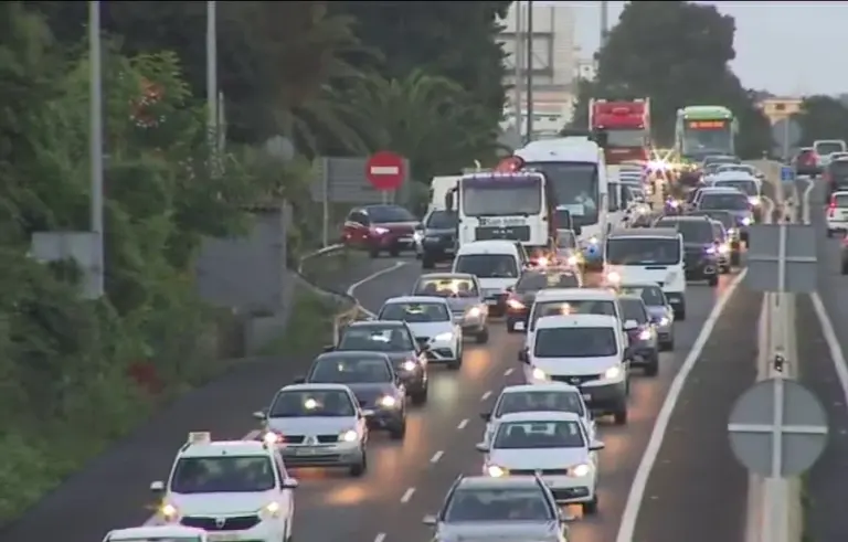 Accidente en la TF-5 sentido norte a la altura de Los Realejos con varios heridos