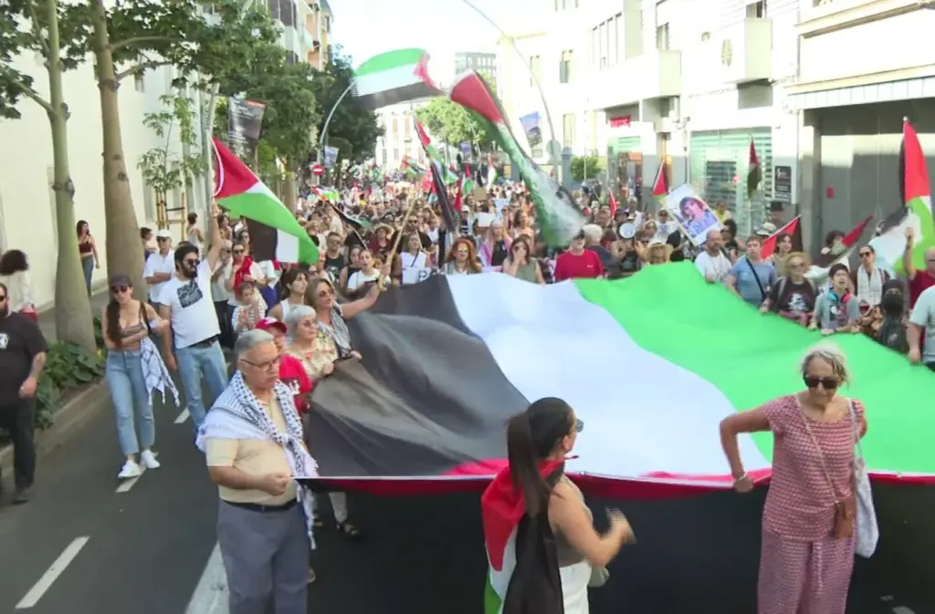 Miles de personas se manifiestan en Tenerife contra el genocidio en Gaza