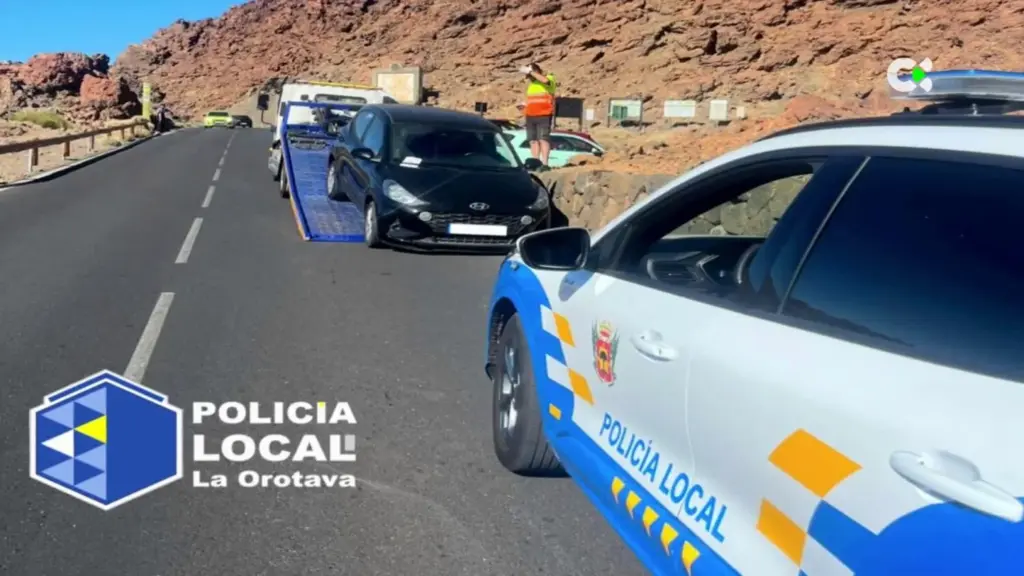 La Policía Local de La Orotava retira un vehículo estacionado en la vía