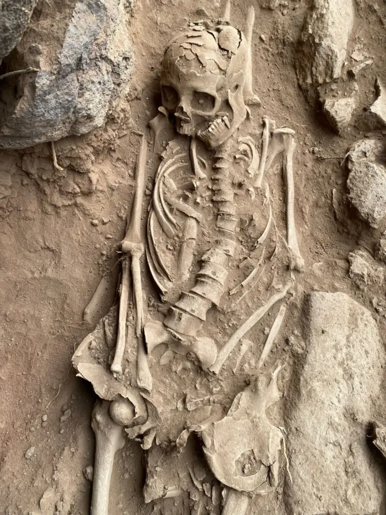 La necrópolis de Ayraga, en Santa María de Guía, es un yacimiento arqueológico excepcional dentro del contexto funerario indígena de Gran Canaria.