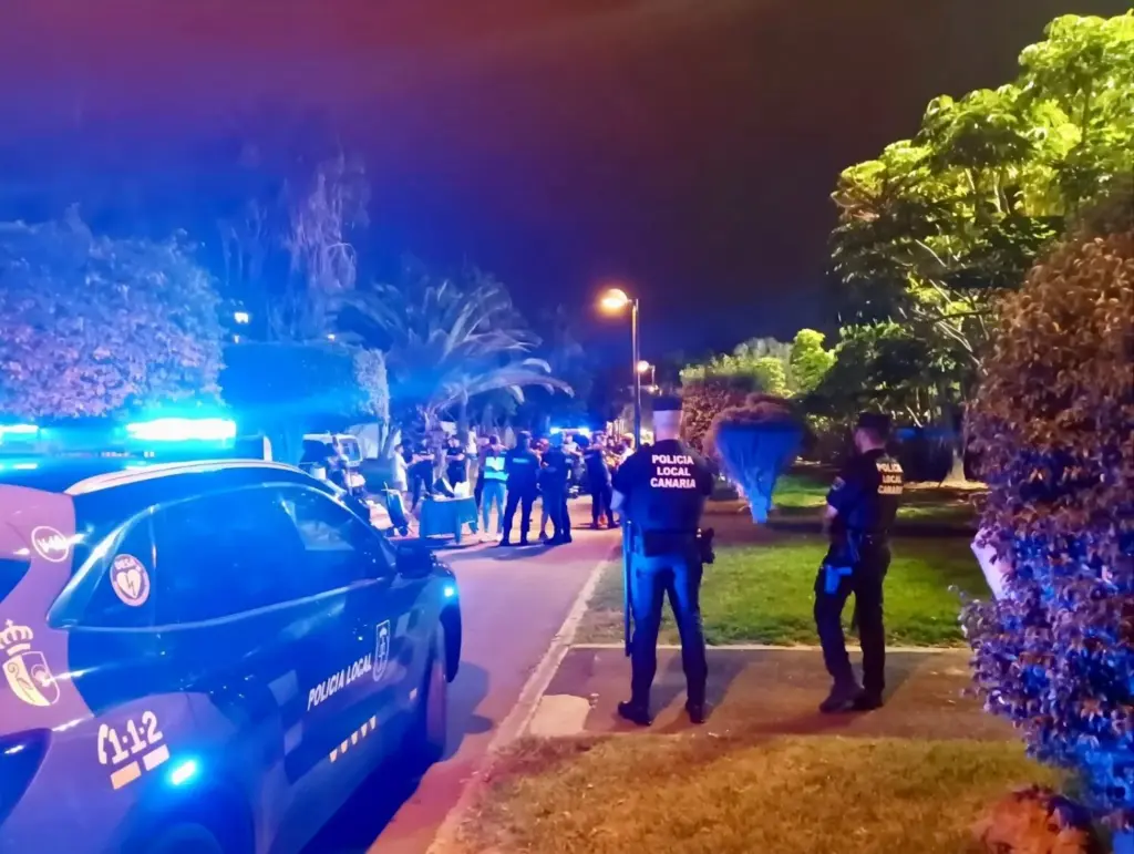 Arona refuerza los controles contra la venta ambulante en sus zonas turísticas