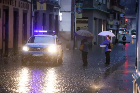 Una posible borrasca con lluvias débiles marcará la semana en Canarias