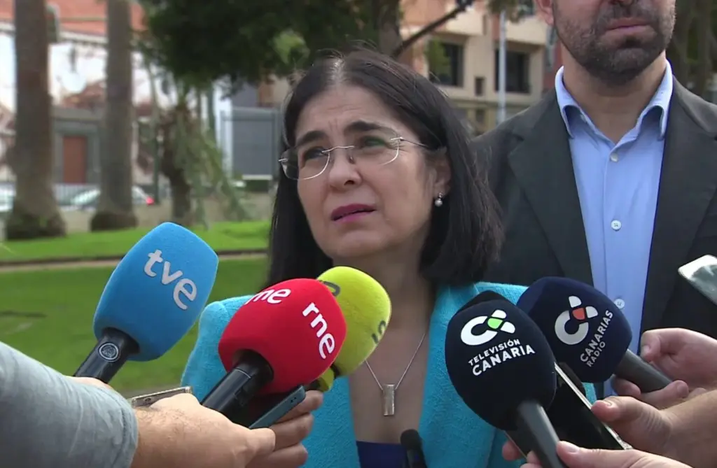 La alcaldesa de Las Palmas de Gran Canaria, Carolina Darias, atendiendo a los medios este miércoles