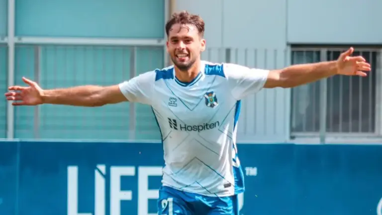 3-1 | El CD Tenerife B le remonta al Colonia Moscardó y vuelve a ganar en casa