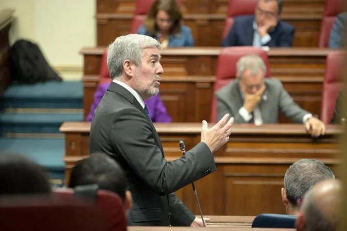 El presidente de Canarias, Fernando Clavijo, en el pleno del Parlamento de Canarias. Imagen Gobierno de Canarias