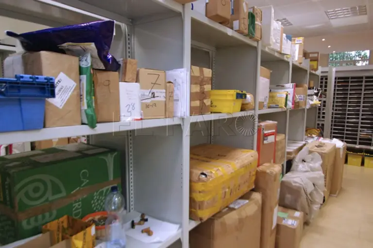 Los trabajadores de Correos de la provincia occidental se concentran en las puertas de la Oficina de Costa Adeje