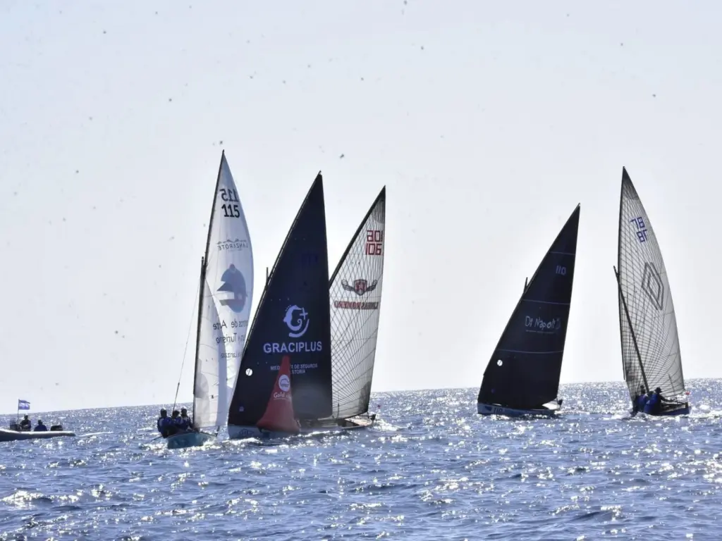 Embarcaciones participantes en el Campeonato de Canarias de Barquillos de Vela Latina 'Ciudad y Puerto del Arrecife'.