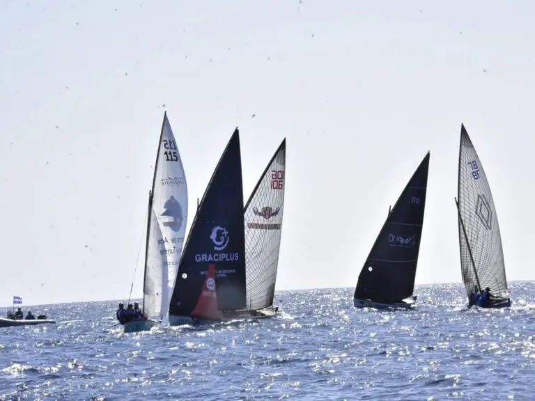 El Campeonato de Canarias de Barquillos de Vela Latina ‘Ciudad y Puerto del Arrecife’ llega a su fin