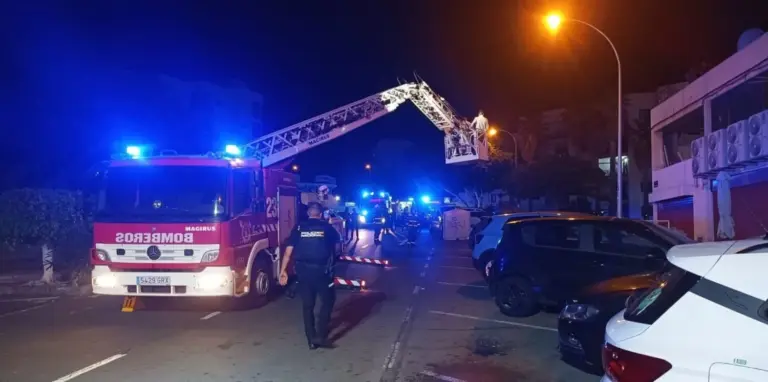 El incendio de Arona destapa la situación de insalubridad en la que viven en el edificio
