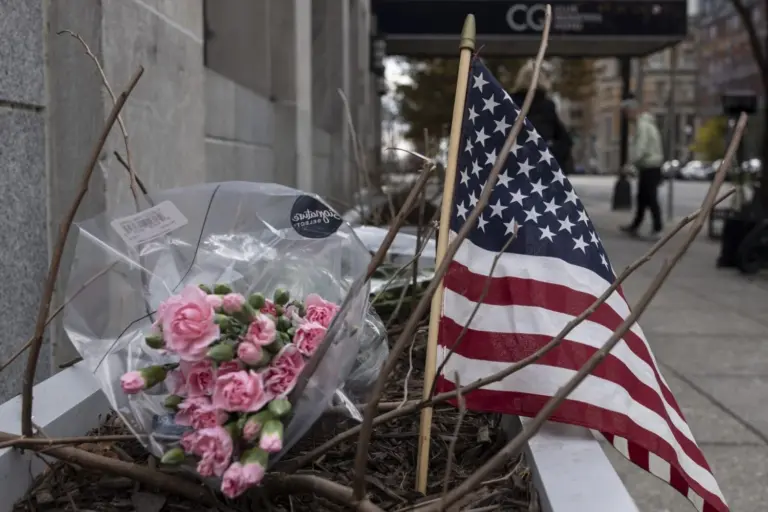 Trump anuncia la muerte de una guardia nacional y endurece su discurso migratorio