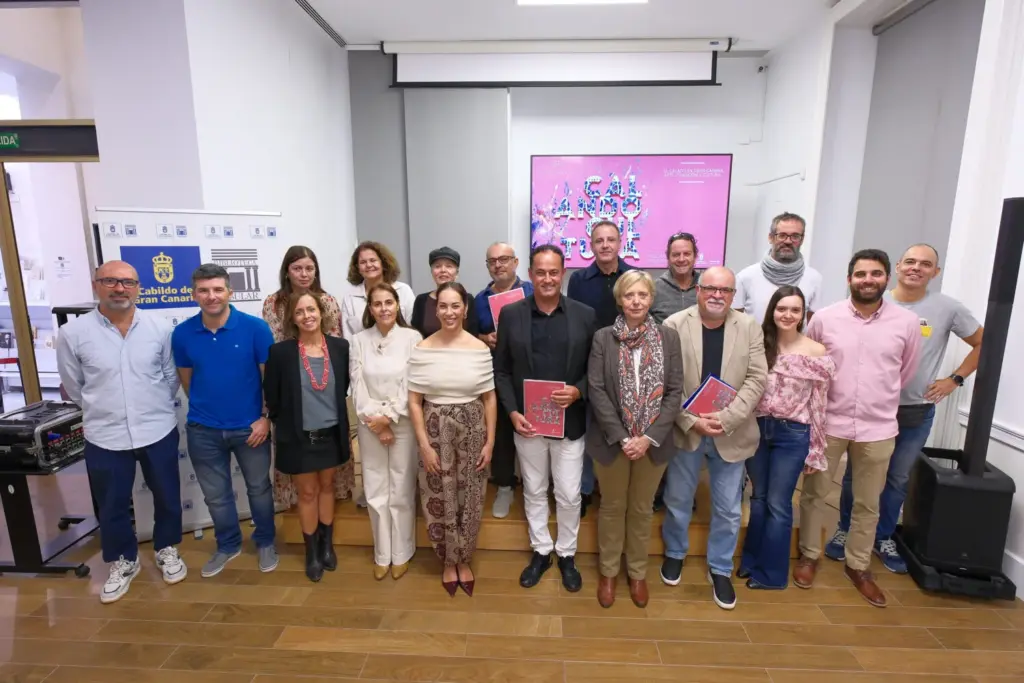 Foto de familia de los participantes en el proyecto Calando Cultura