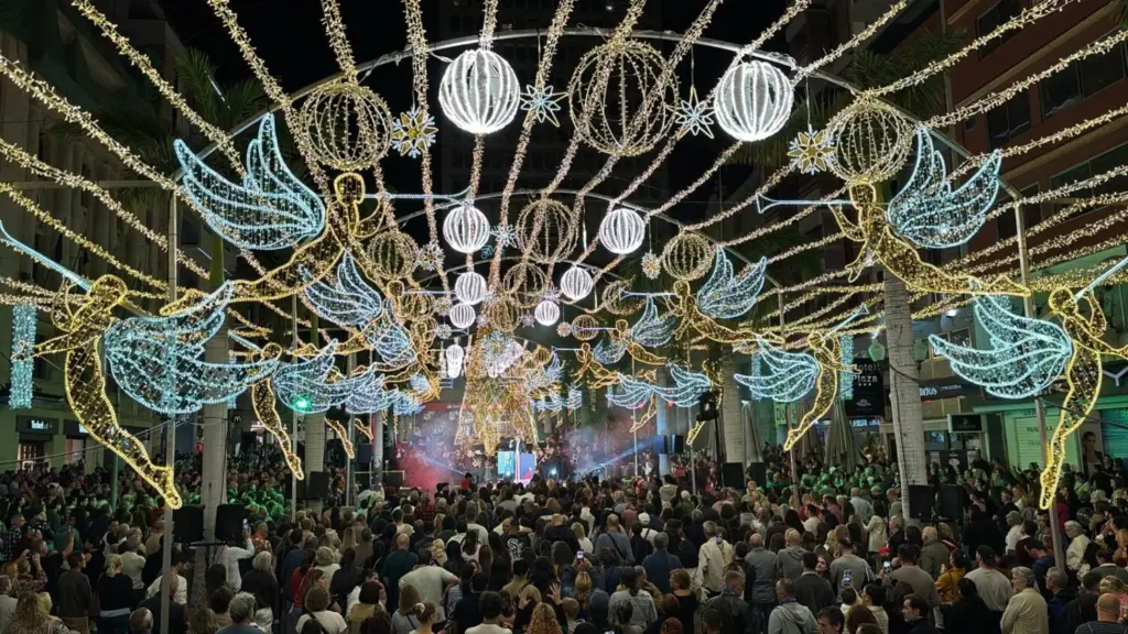 Más de cien actividades protagonizan la agenda de Navidad en Santa Cruz de Tenerife que acaba de inaugurar el encendido extraordinario en todas sus calles 