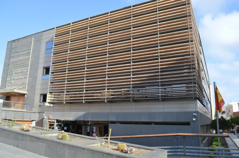 El juez ordena de nuevo el desahucio de la familia con seis menores en Ingenio