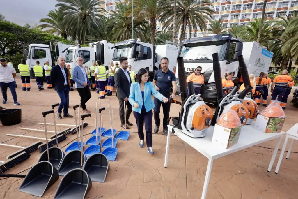 El Ayuntamiento de Las Palmas de Gran Canaria refuerza la higiene urbana con 420 efectivos más y 40 vehículos nuevos para todos los distritos