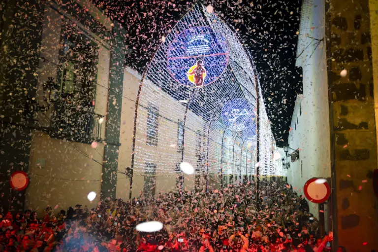 La Laguna da la bienvenida a la Navidad 2025 con un encendido musical protagonizado por artistas canarios