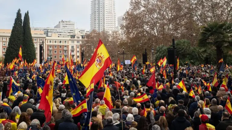 Domínguez asiste a la concentración convocada en Madrid por el PP contra el Gobierno central