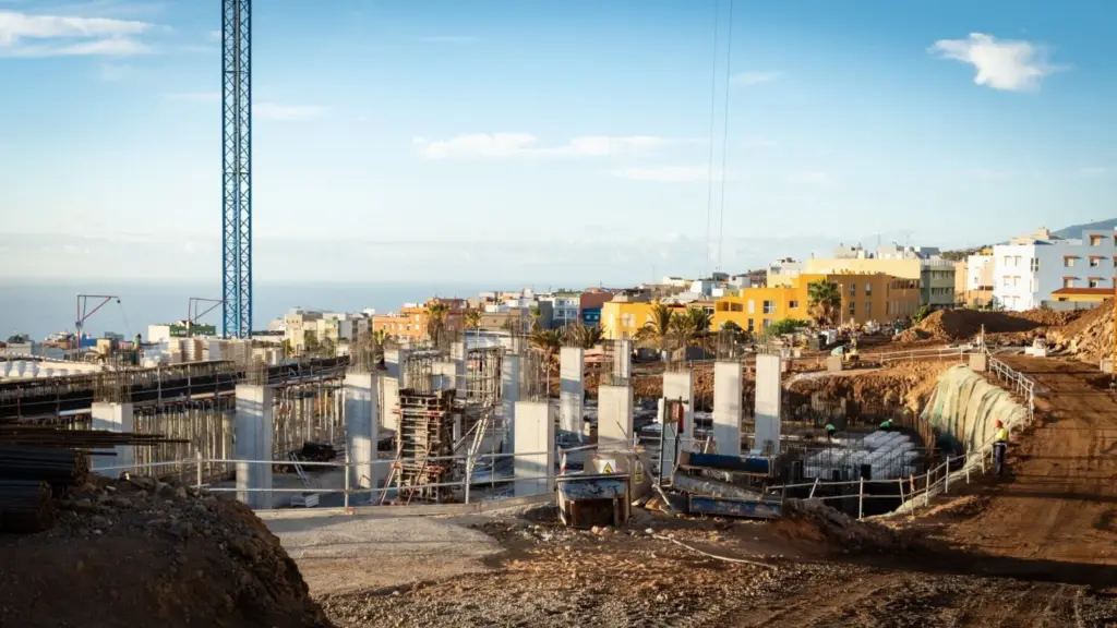 Imagen de la obra del Edificio de Usos Esenciales de Santa Cruz de Tenerife