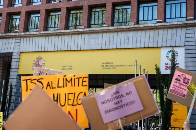 Los técnicos superiores sanitarios de Canarias califican el seguimiento de su huelga de «masivo»