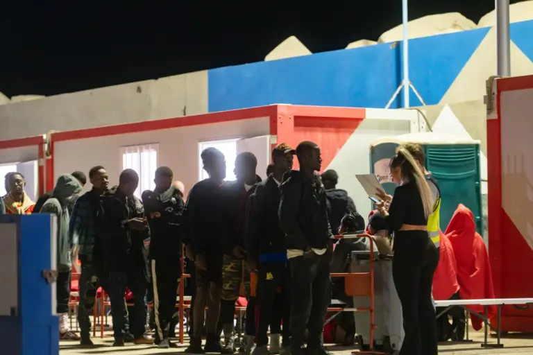 Rescatan a 61 personas de una patera en Fuerteventura