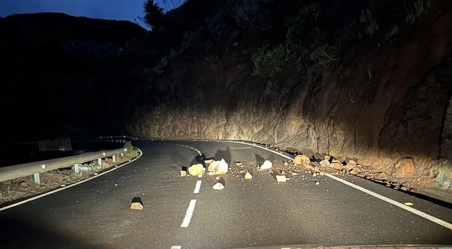 Desprendimientos en diferentes zonas de la red viaria de La Gomera por la borrasca Claudia