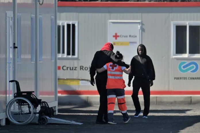 Rescatan un cayuco en La Restinga con 116 de migrantes, entre ellos cuatro fallecidos
