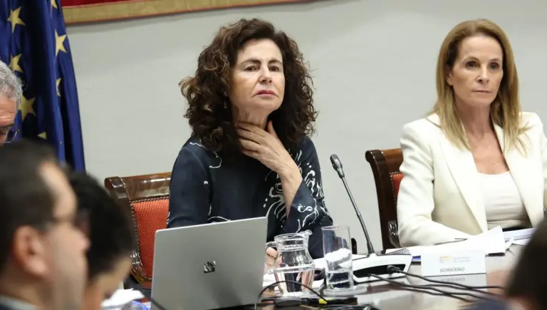 Hacienda presenta las cuentas de 2026 a los grupos parlamentarios