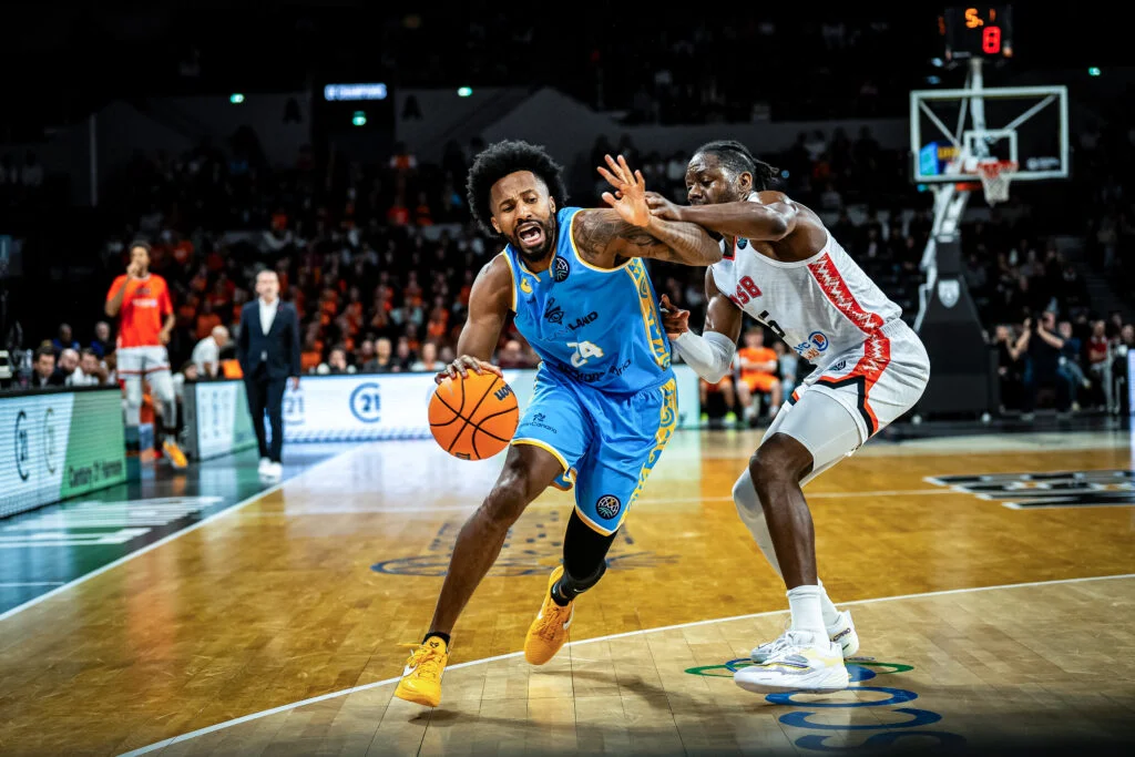 El equipo grancanario comenzó perdiendo pero se impuso en el último cuarto ganando al Le Mans Sarthe por 88 a 90 en la Basketball Champions League
