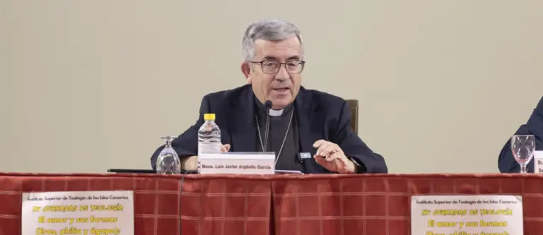 La Conferencia Episcopal reconoce la «verosimilitud» de la acusación de pederastia contra el obispo de Cádiz