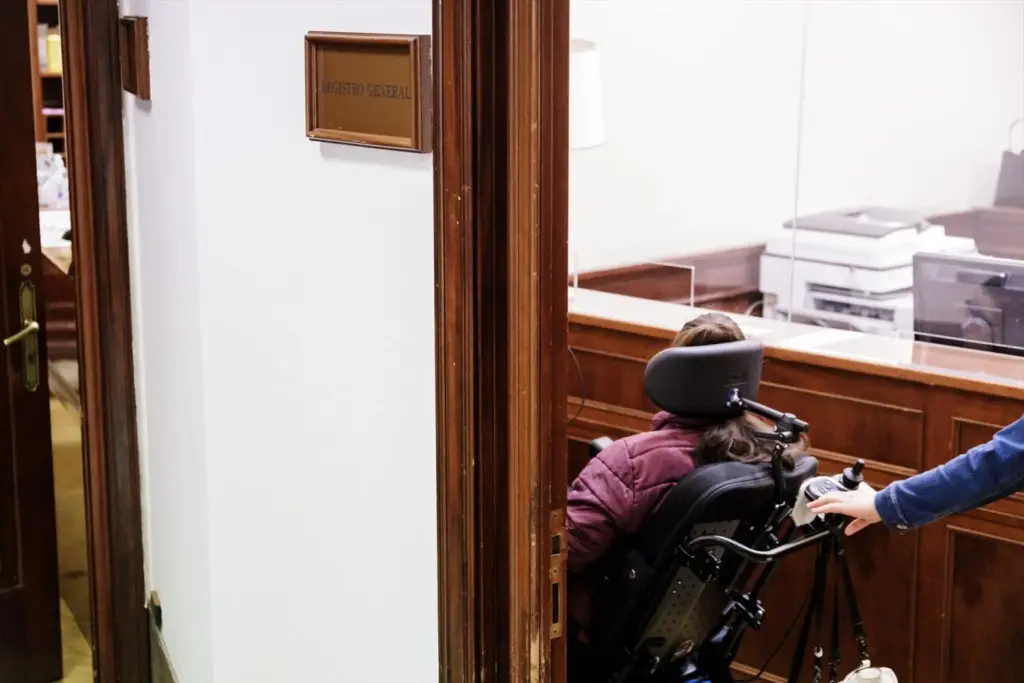 El BOE publica el acuerdo de financiación de la ley ELA que otorgará prestaciones de hasta 10.000 euros