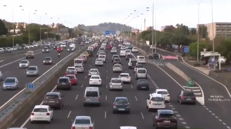 Un accidente provoca importantes retenciones en la autopista TF-5