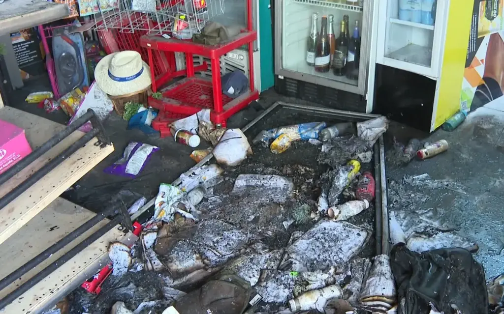 Incendio provocado en un supermercado en Playa de Las Américas