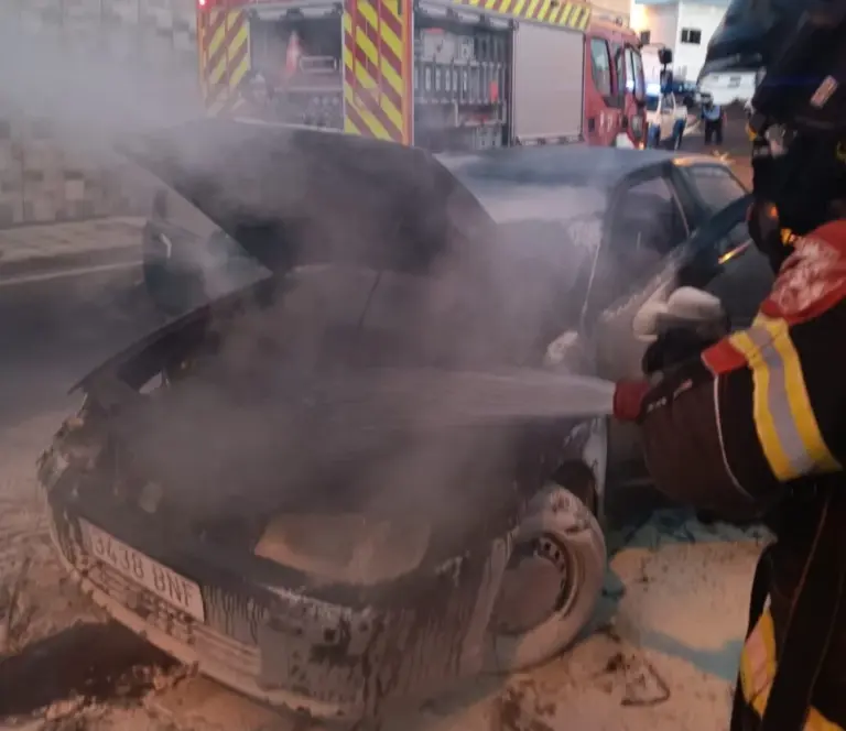 Incendio de un vehículo en San Bartolomé, Lanzarote