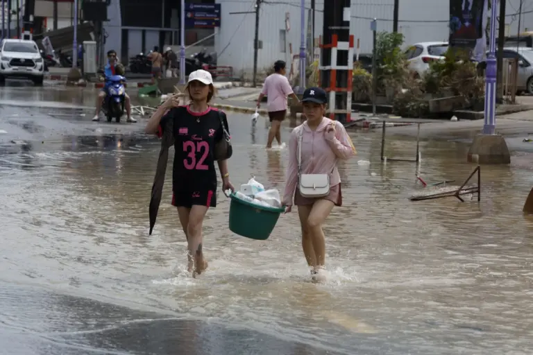 Las inundaciones dejan ya más de un centenar de muertos en Tailandia