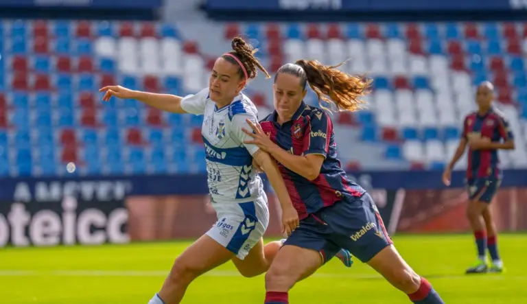 Primer gol de Iratxe Pérez en su debut como titular con el Tenerife