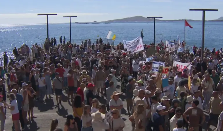 Los vecinos de Telde protestan contra las jaulas marinas que hay frente a sus costas