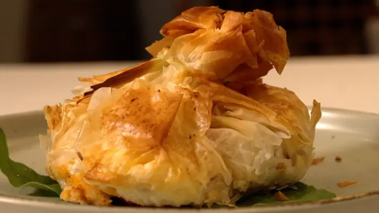 Musaka creativa de cordero en pasta crujiente | Receta ‘Como en casa’