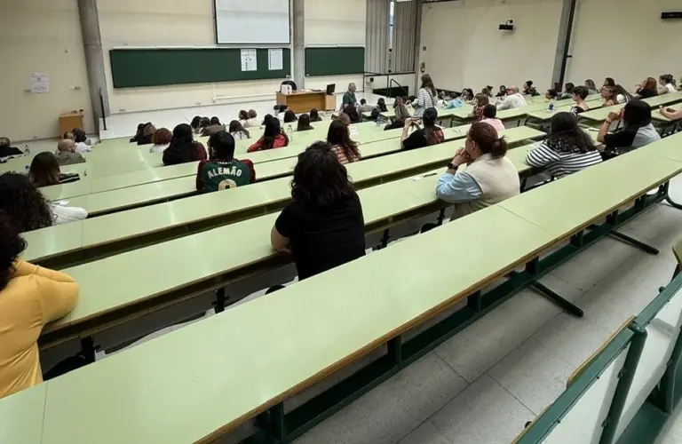 Más de 4.800 opositores españoles se presentan este sábado a 1.000 plazas de funcionarios locales