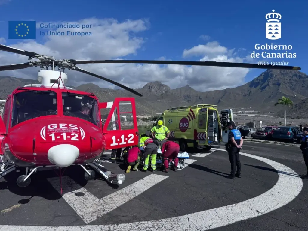 Rescatan a un parapentista en una zona de difícil acceso en Ifonche, Adeje