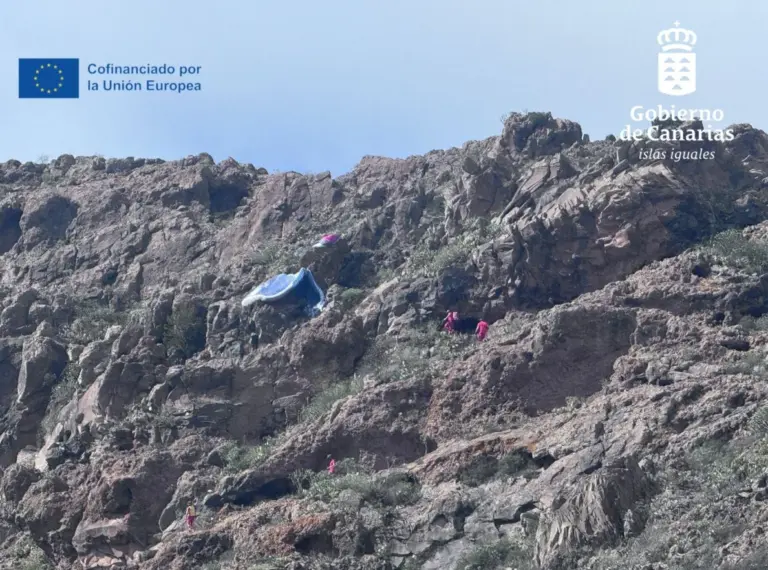 Rescatan a un parapentista en una zona de difícil acceso en Ifonche, Adeje