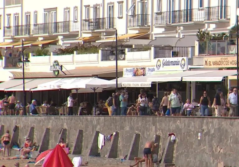 Mogán propone al Gobierno de Canarias que implante la tasa turística