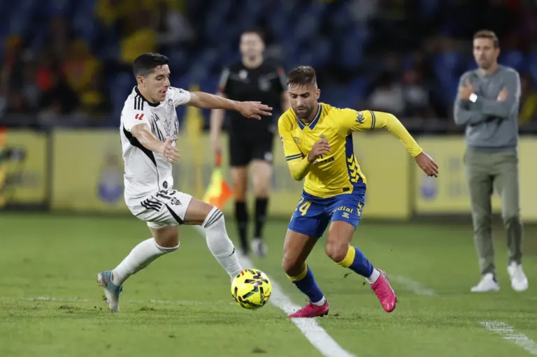2-1 | La UD Las Palmas se coloca líder de LaLiga Hypermotion tras ganar al Albacete en casa