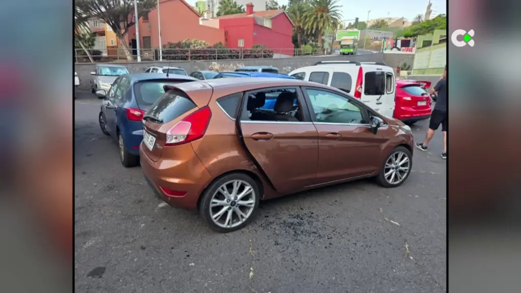 Vecinos de La Salud, en Santa Cruz de Tenerife, denuncian robos en sus vehículos. 