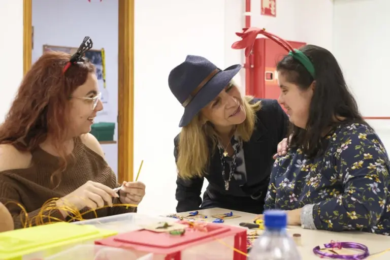 La infanta Elena visita Las Palmas de Gran Canaria para conocer el trabajo de la Asociación Down