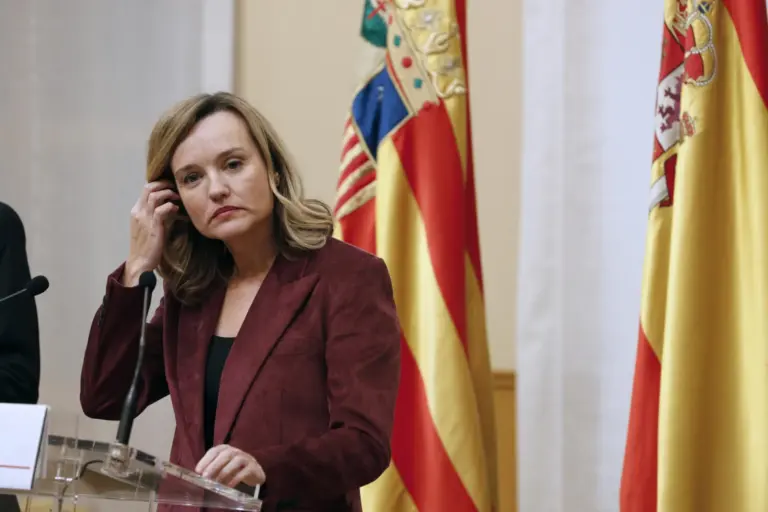 Pilar Alegría deja el Gobierno para centrarse en la carrera por Aragón