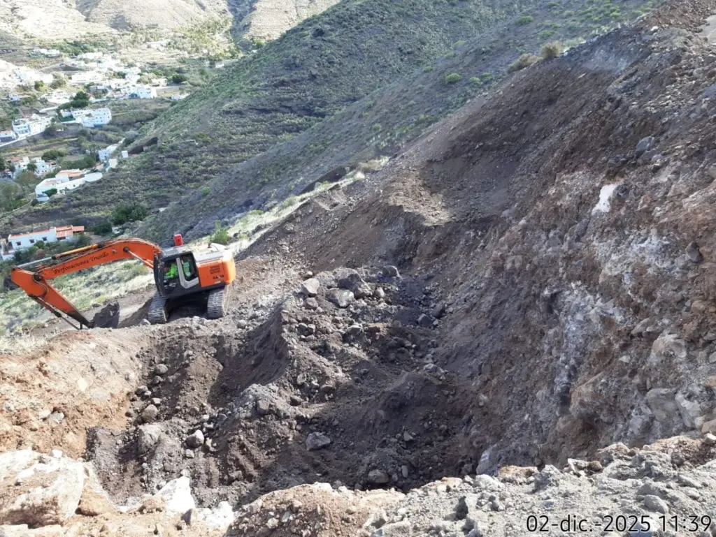 Trabajos en los viaductos de la carretera entre Agaete y La Aldea de San Nicolás, en Gran Canaria. Imagen Gobierno de Canarias
